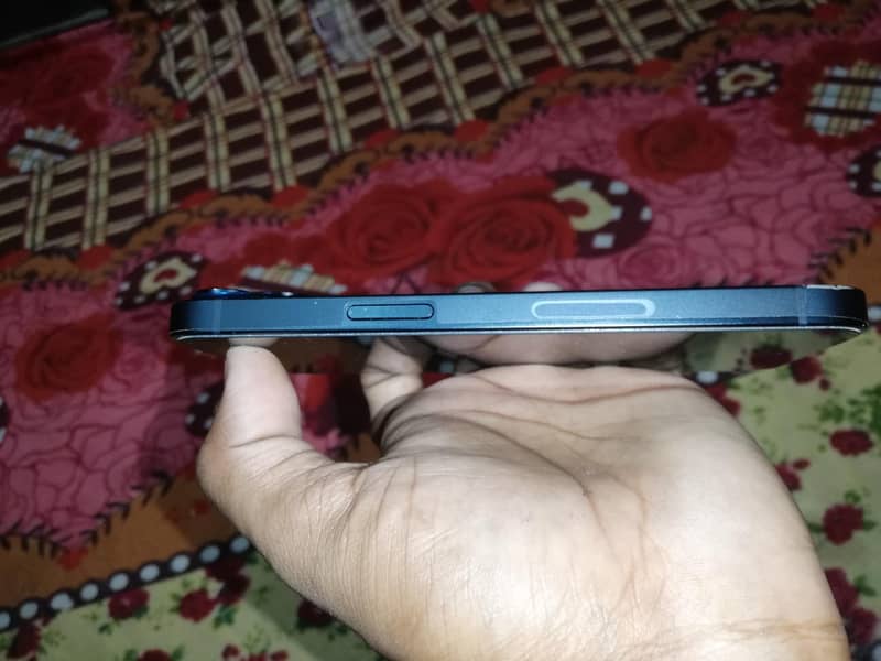 Apple iPhone 14 3