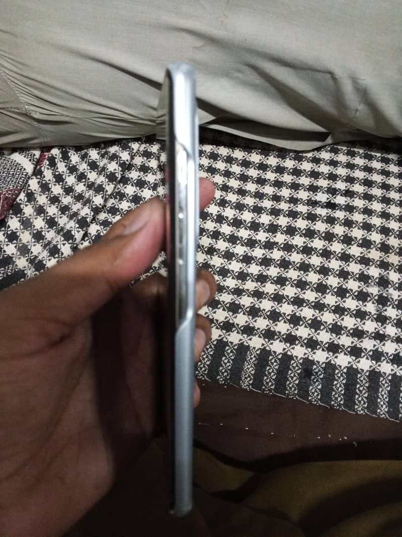Tecno CAMON 40 Pro 1