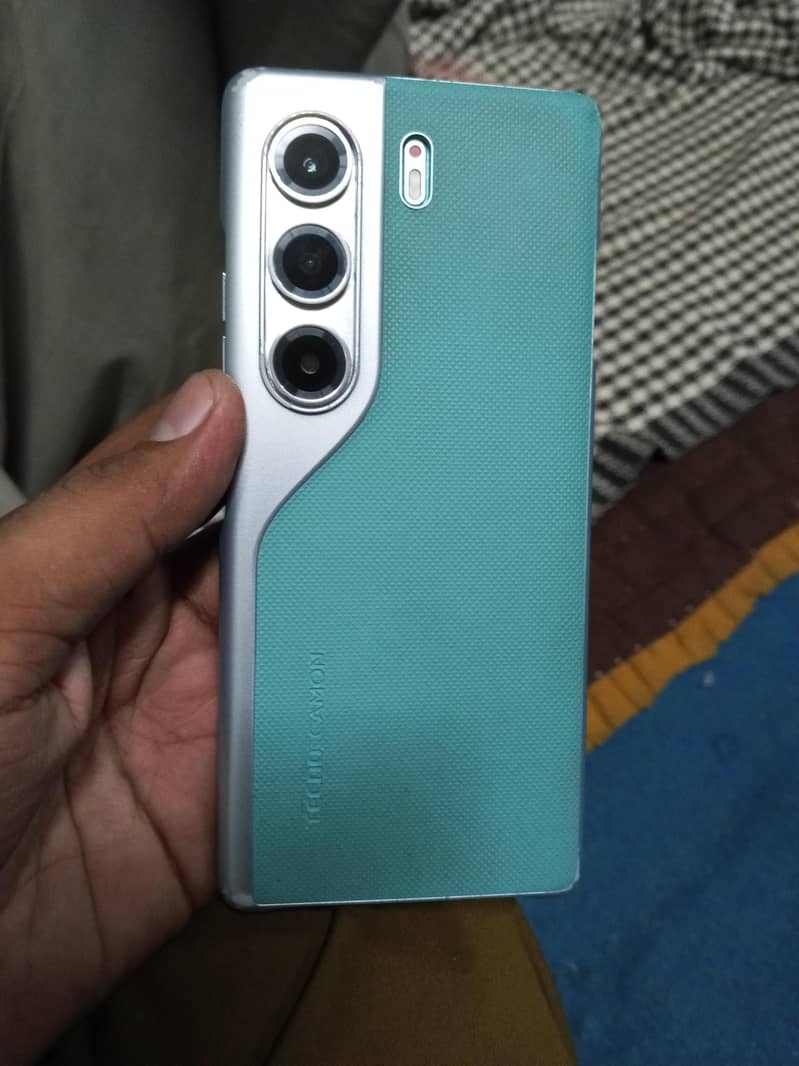 Tecno CAMON 40 Pro 2