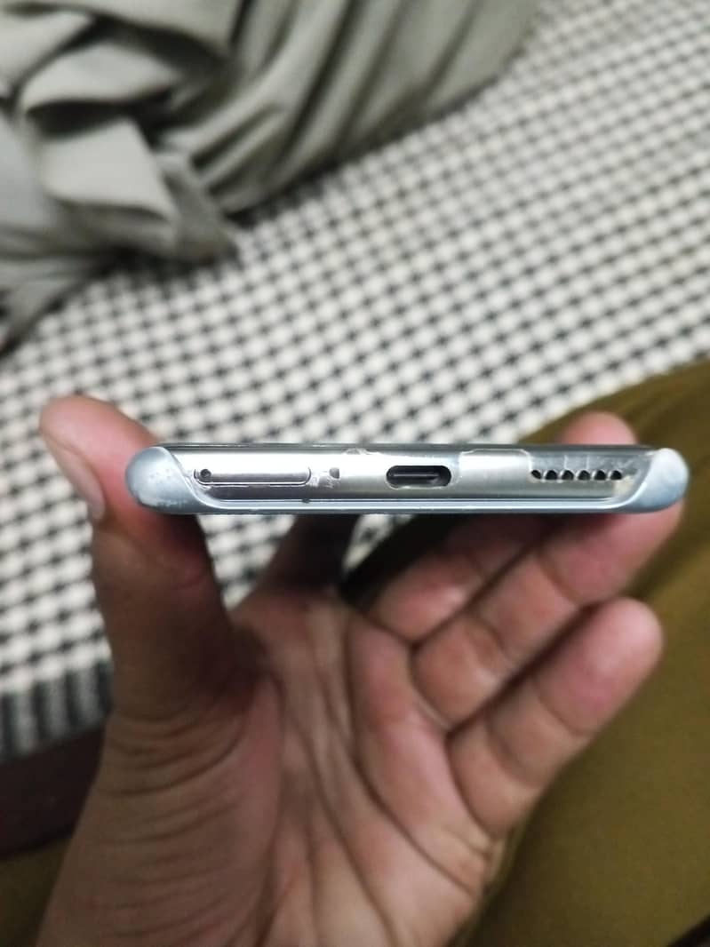 Tecno CAMON 40 Pro 4