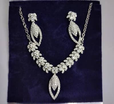 Elegant Artificial Diamond Flower Necklace Set with Earrings