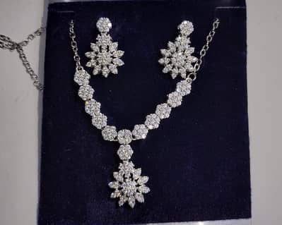 Elegant Artificial Diamond Flower Necklace Set with Earrings