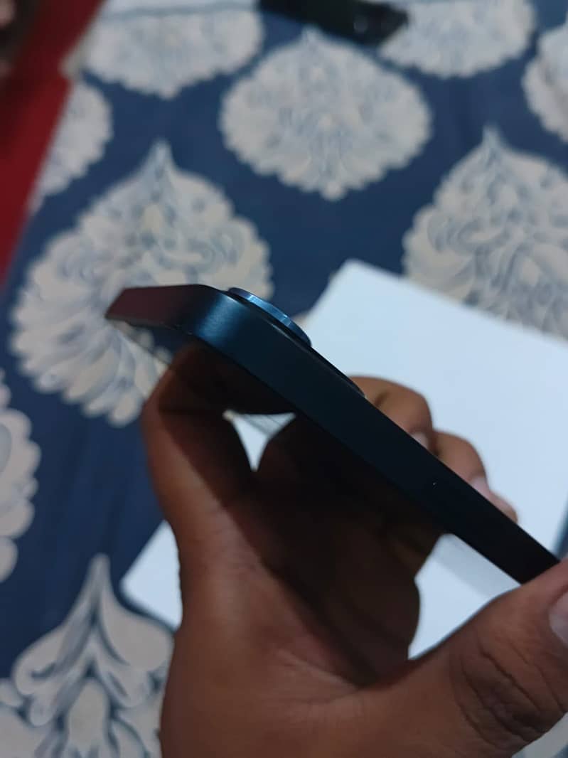 IPHONE 13 4