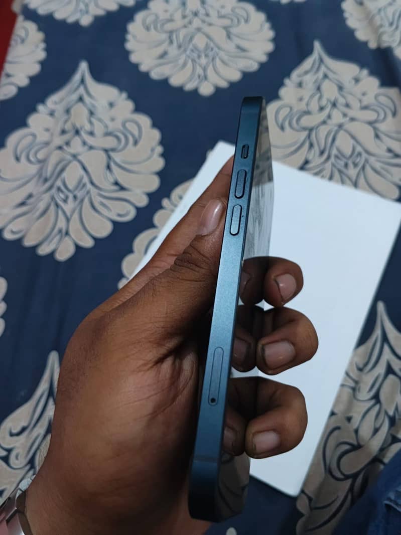 IPHONE 13 8