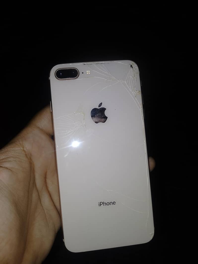 Apple iPhone 8 Plus 1