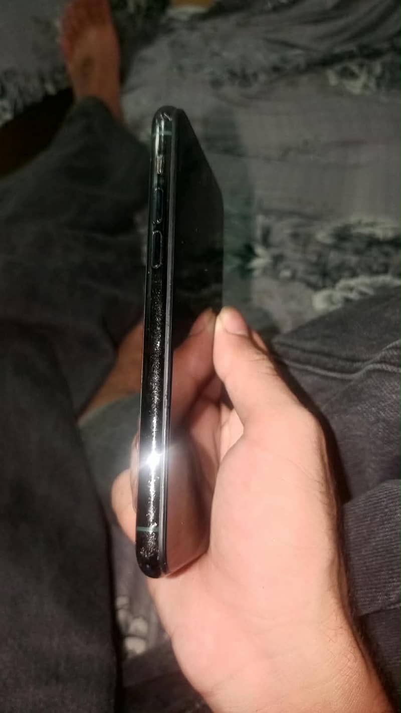 Apple iPhone 11 Pro 1