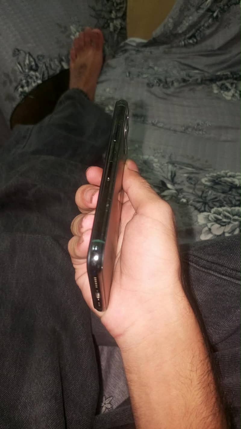 Apple iPhone 11 Pro 3