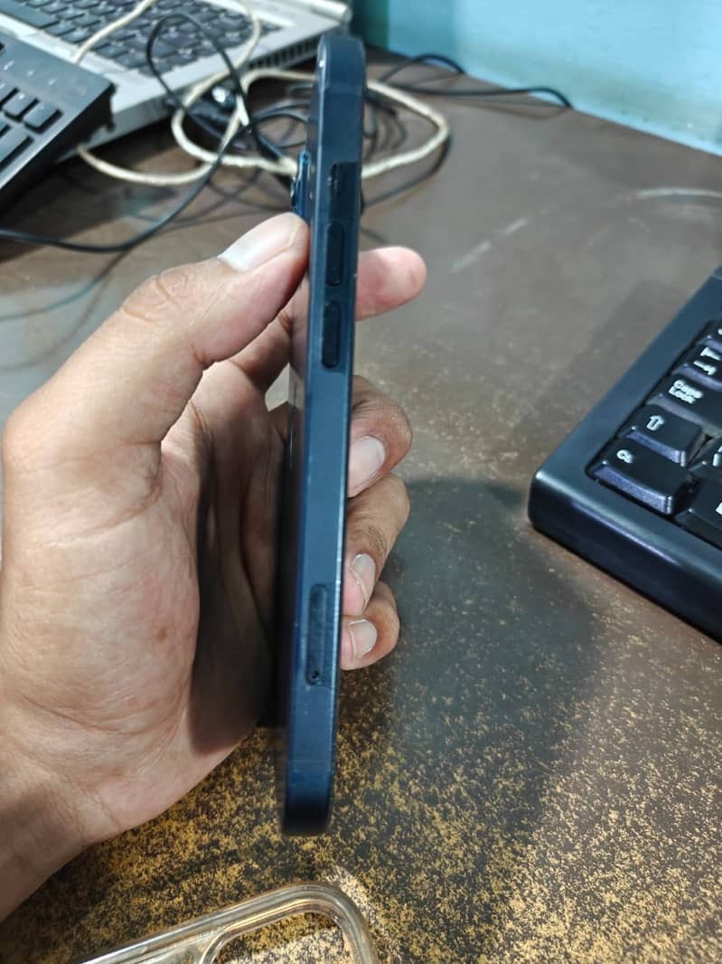 Apple iPhone 13 7