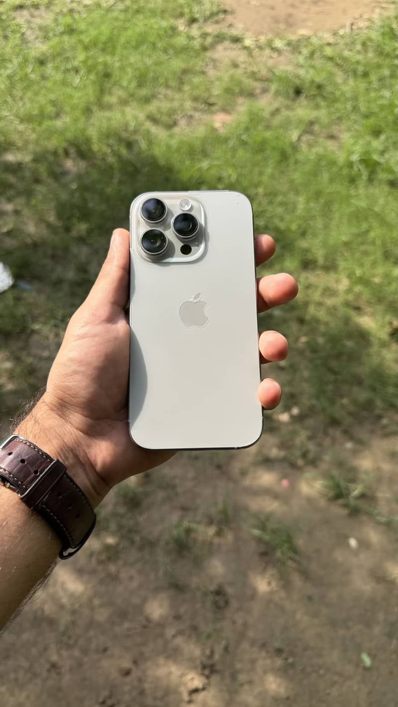 Apple iPhone 16 Pro 0