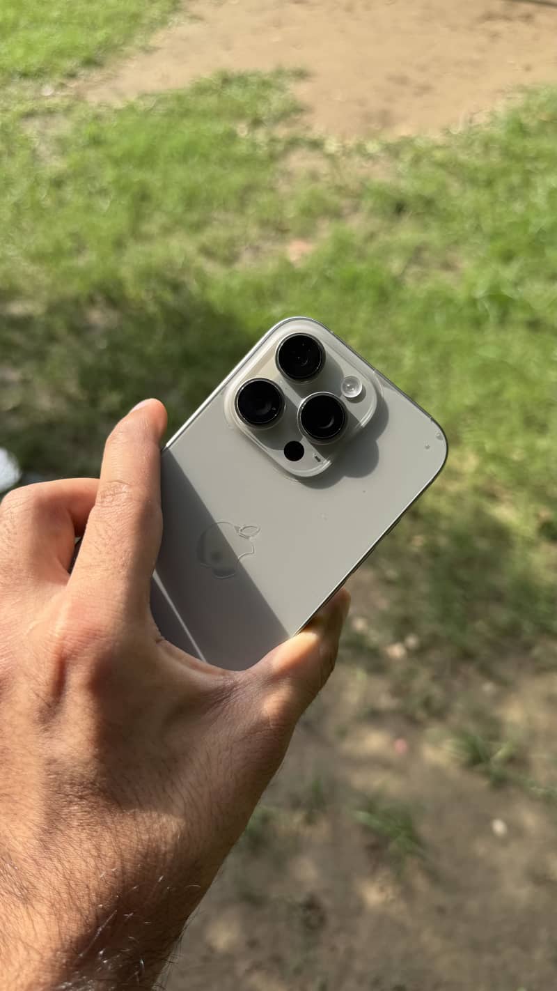 Apple iPhone 16 Pro 1