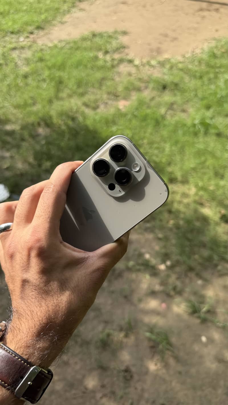 Apple iPhone 16 Pro 2