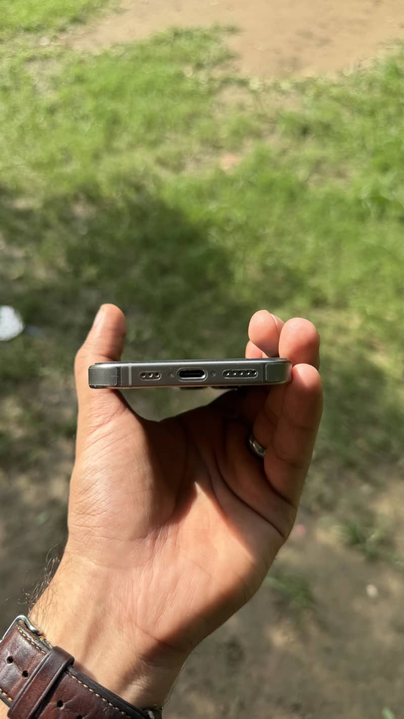 Apple iPhone 16 Pro 7