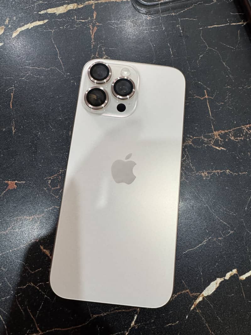 Apple iPhone 16 Pro Max 2