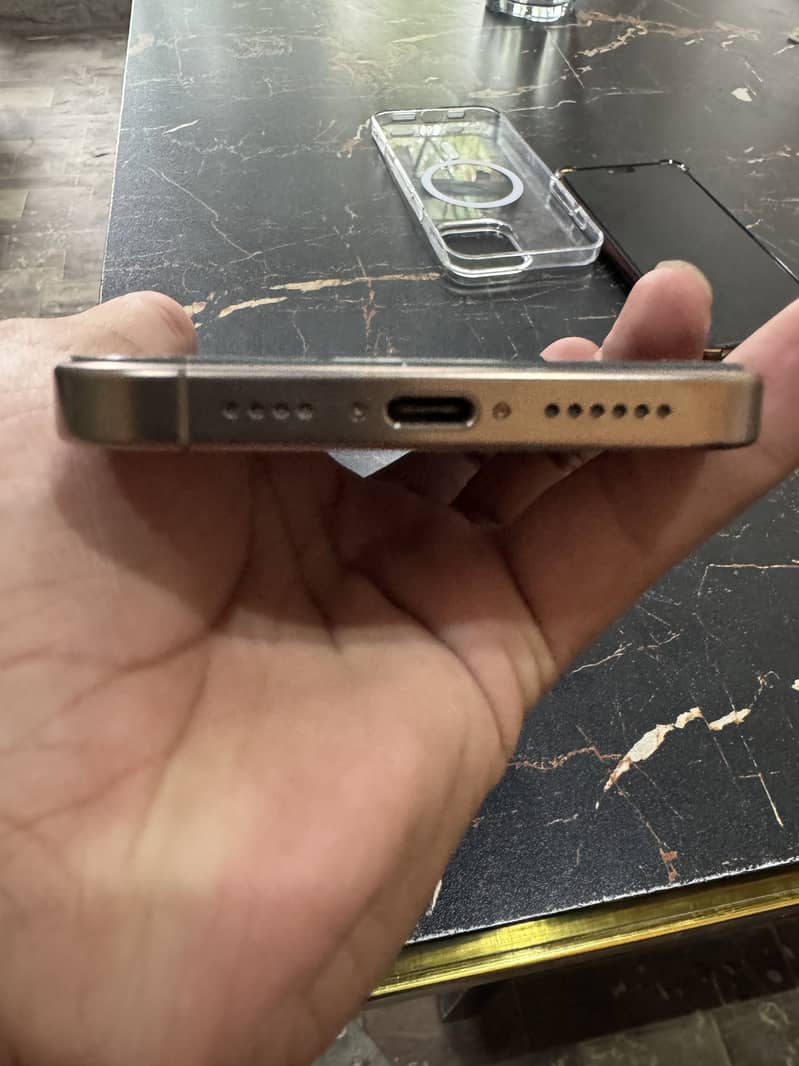 Apple iPhone 16 Pro Max 3