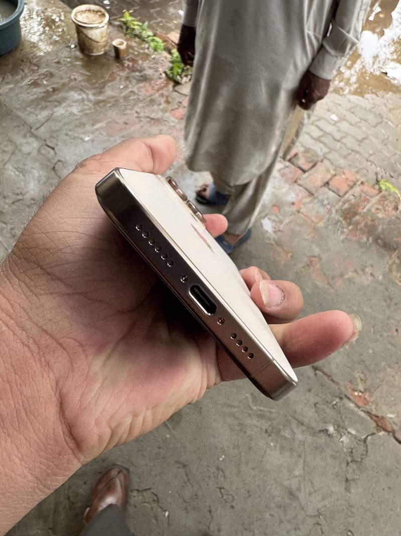 Apple iPhone 16 Pro Max 5