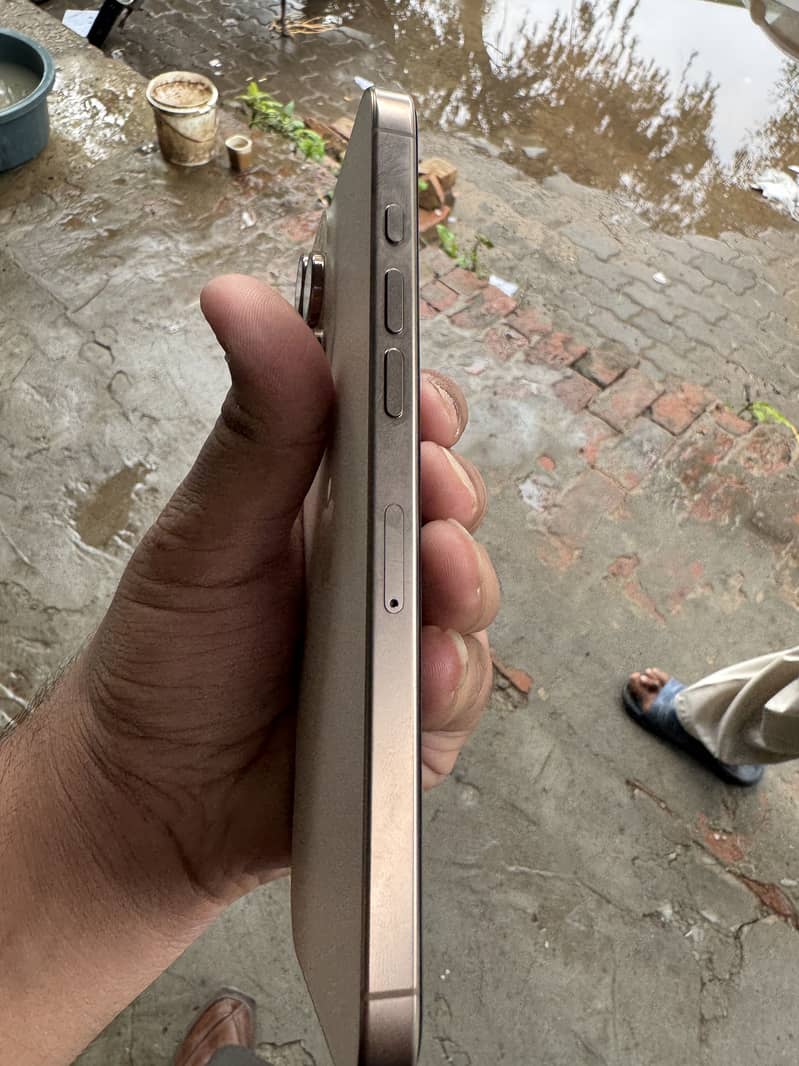 Apple iPhone 16 Pro Max 6