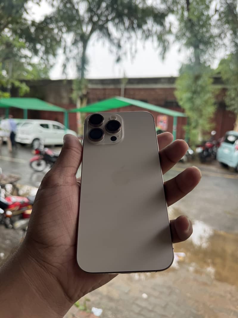 Apple iPhone 16 Pro Max 7