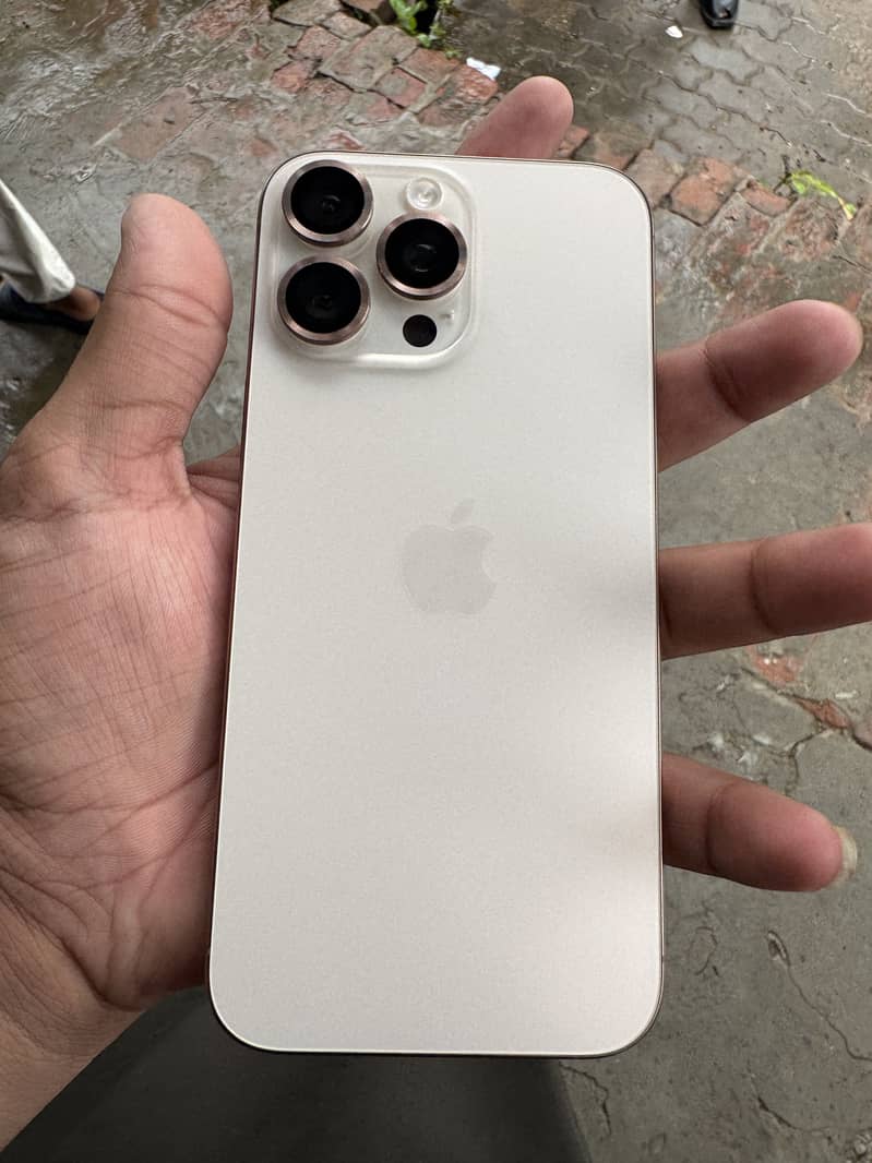 Apple iPhone 16 Pro Max 13