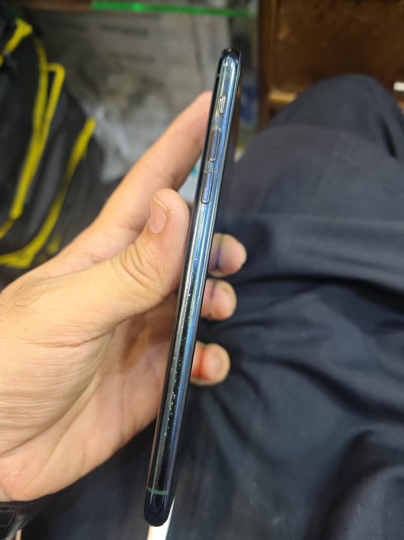 Apple iPhone 11 Pro Max 3