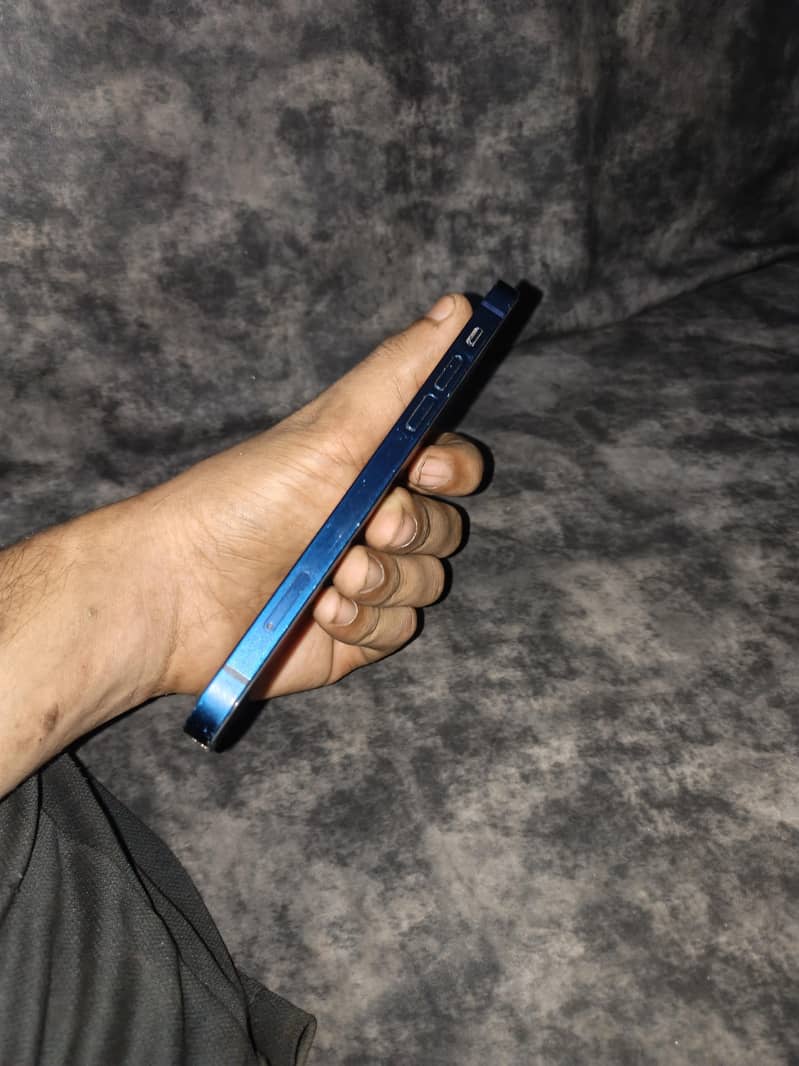 Apple iPhone 12 3