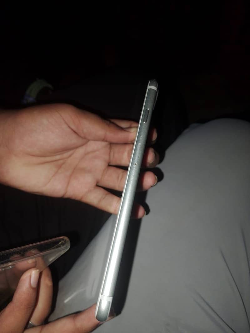 Apple iPhone 7 Plus 1