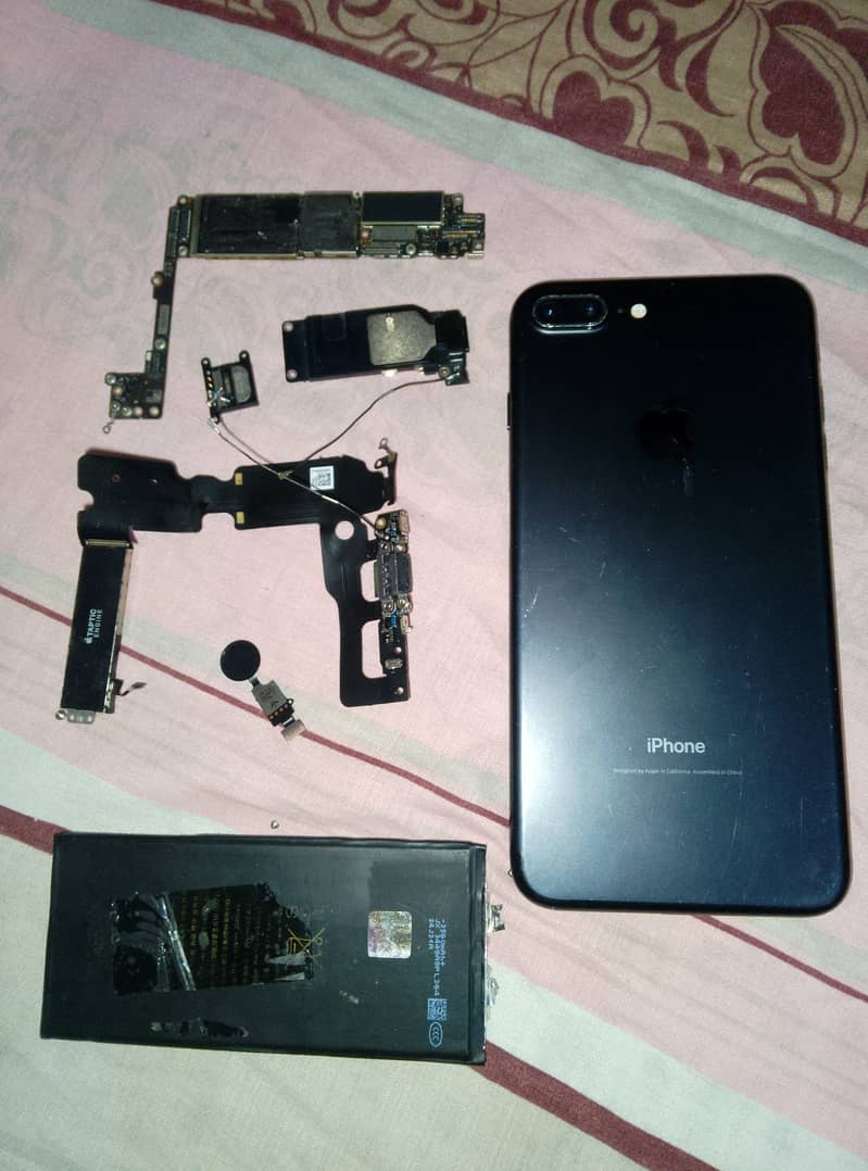 Apple iPhone 7 Plus 0