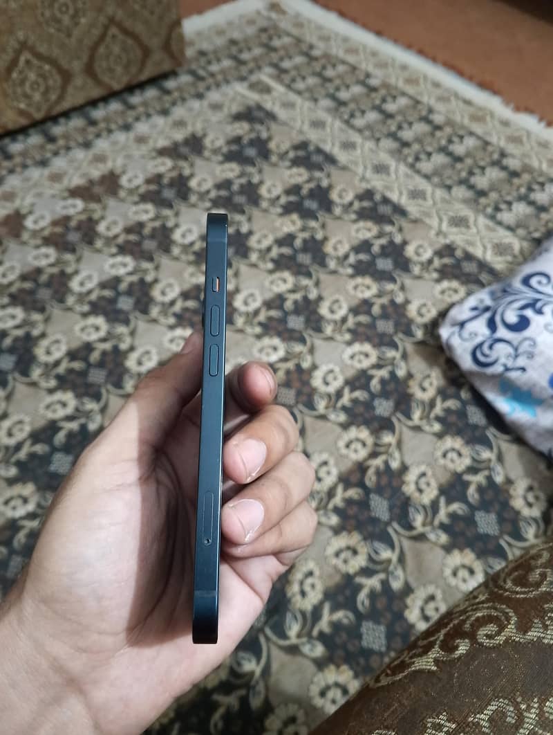 Apple iPhone 13 13