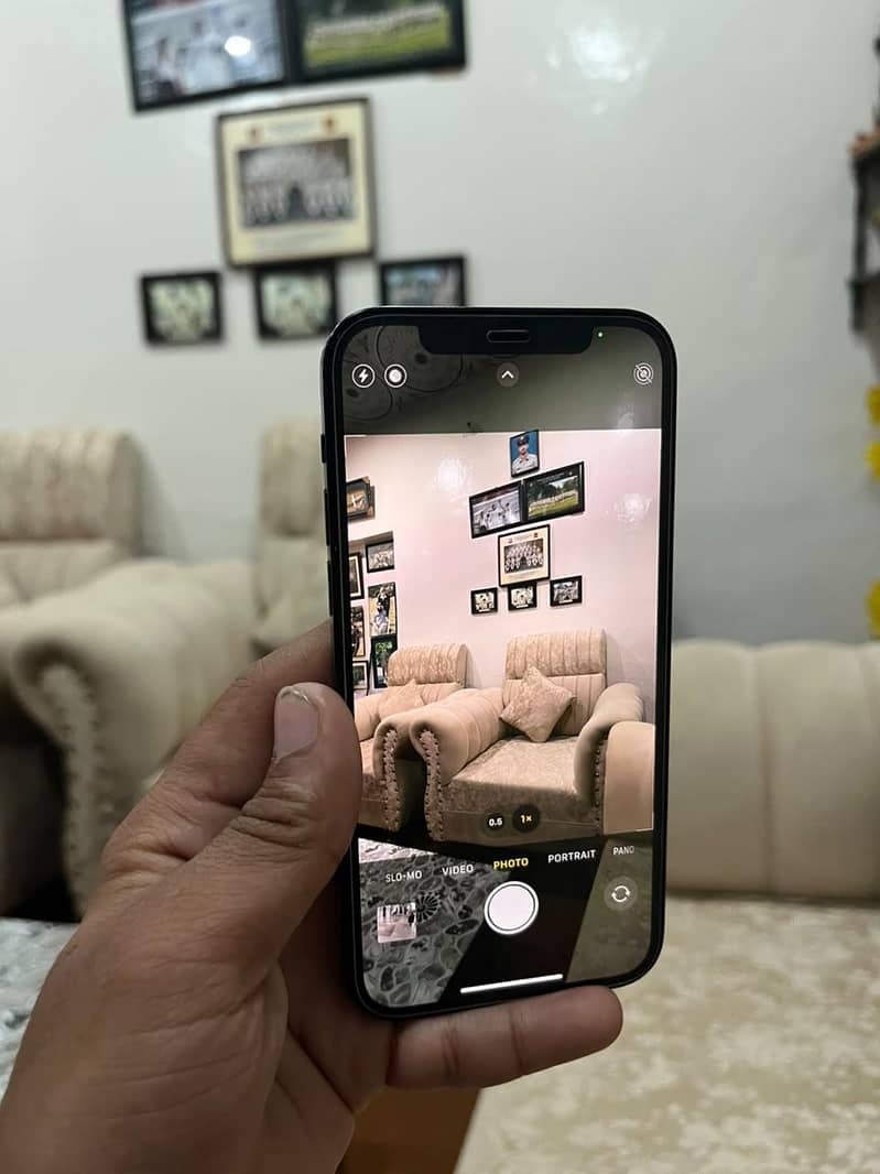 Apple iPhone 12 4