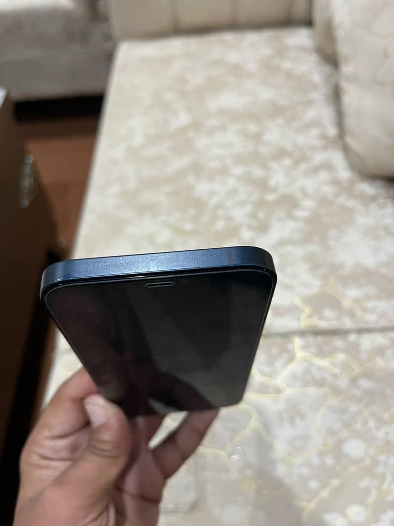 Apple iPhone 12 15