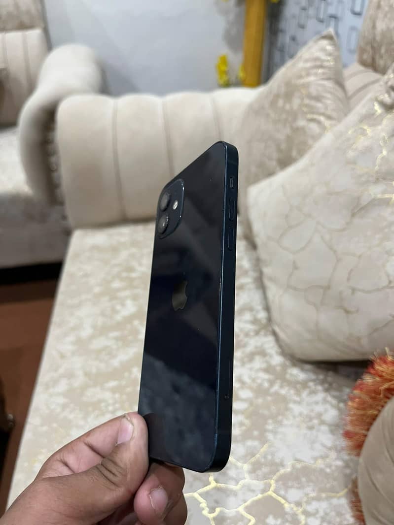 Apple iPhone 12 17