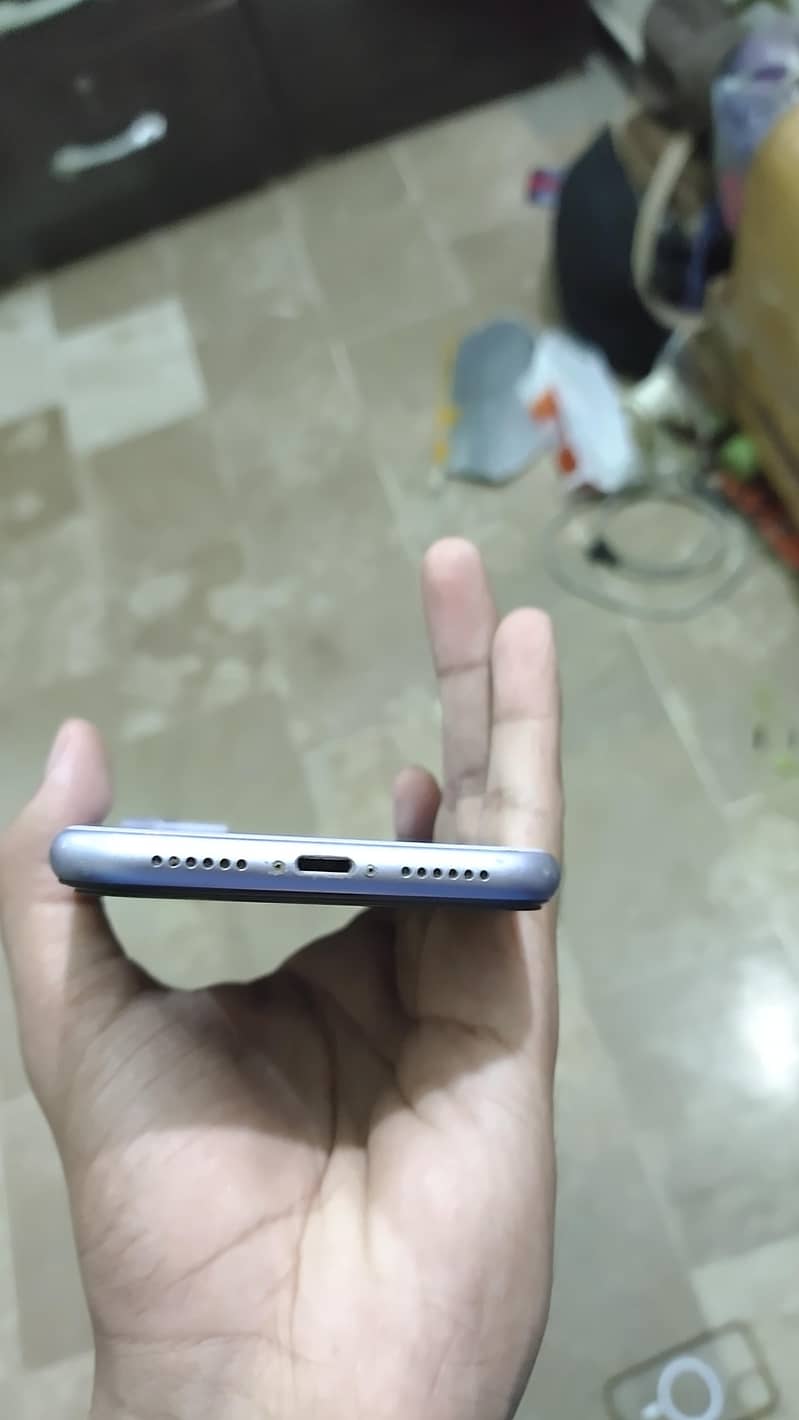 Apple iPhone 11 3