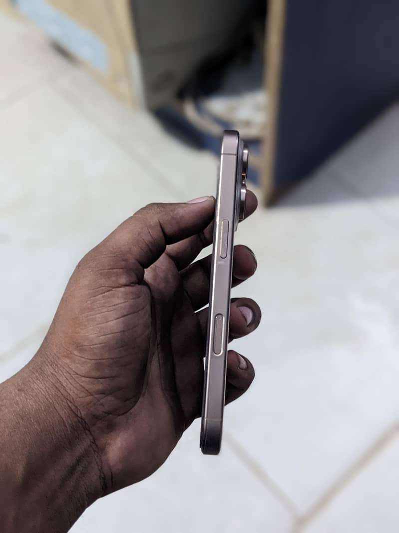 iPhone 16 Pro 3