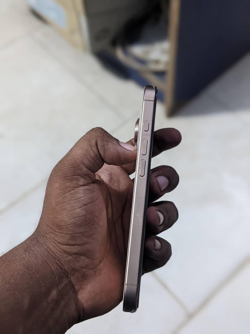 iPhone 16 Pro 5