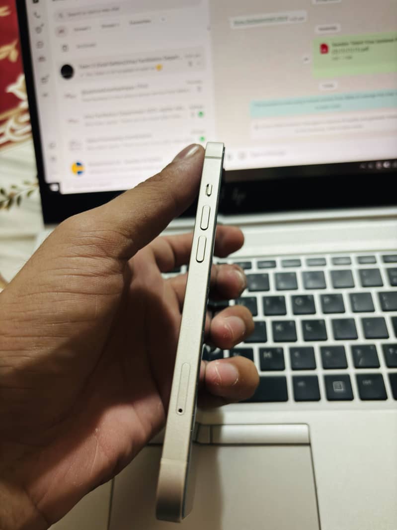 Apple iPhone 13 7