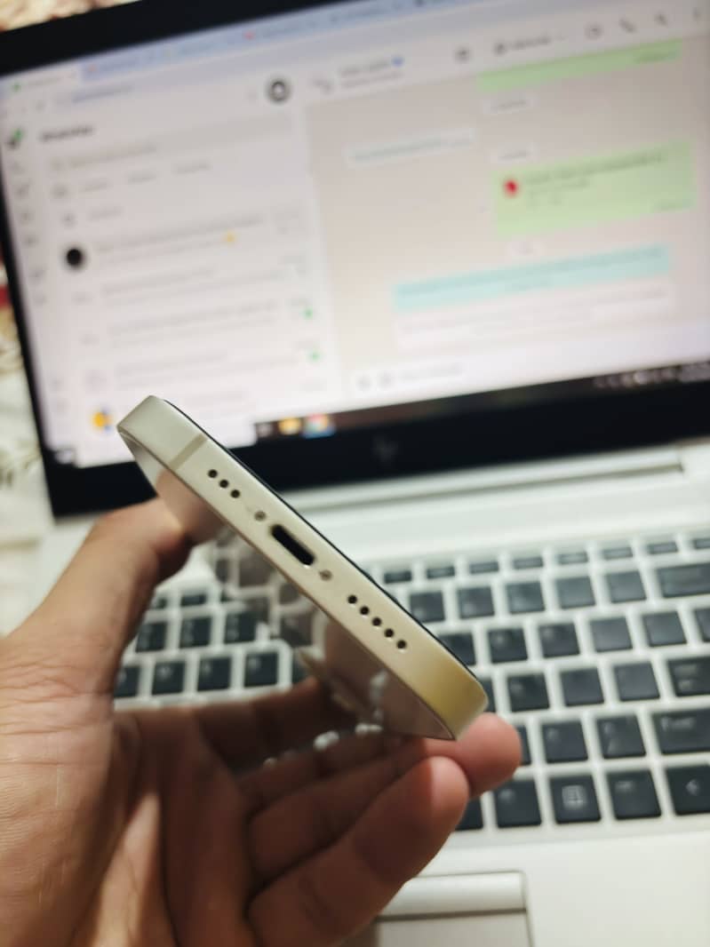 Apple iPhone 13 8