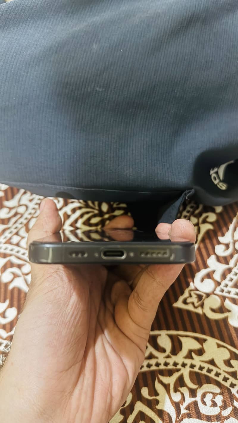 Apple iPhone 15 Pro 1
