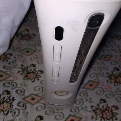 XBOX 360 ( 10/10 Condition ) with all accessories