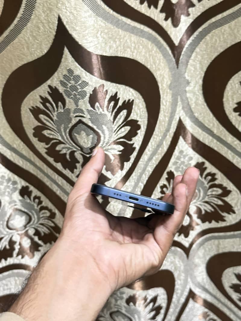 Apple iPhone 12 4
