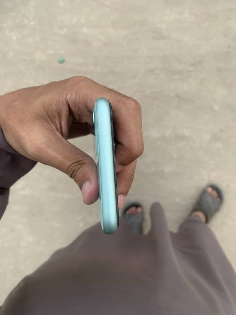 Apple iPhone 11 3