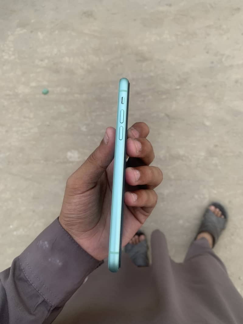 Apple iPhone 11 4