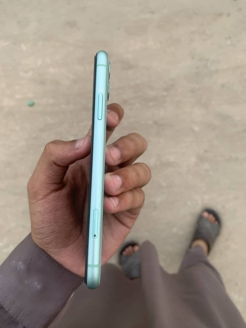 Apple iPhone 11 7