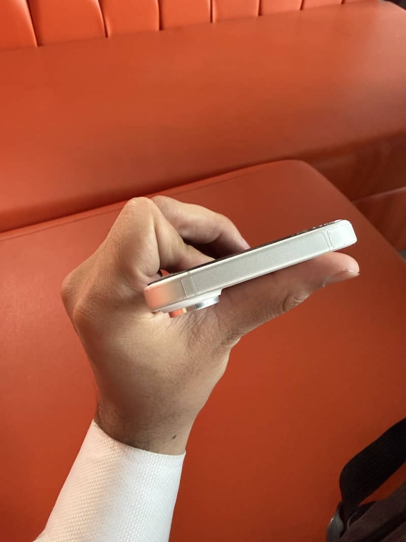 Apple iPhone 17 7
