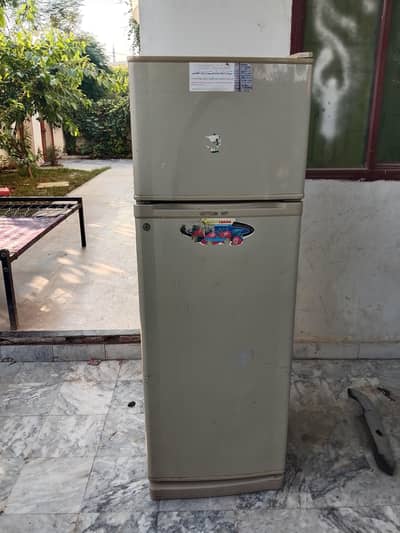 dawlance refrigerator bilkul saaf hi aje tak koi kam ni huwa sab kuchi