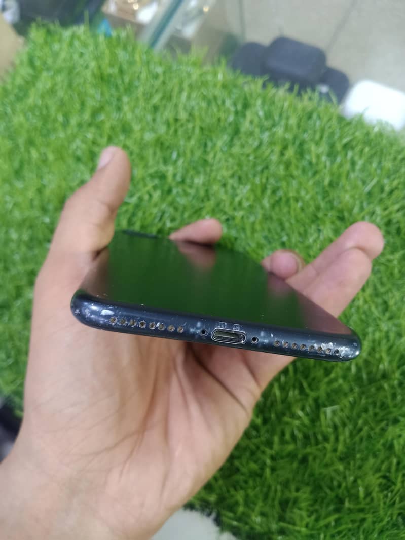 Apple iPhone 7 Plus 5