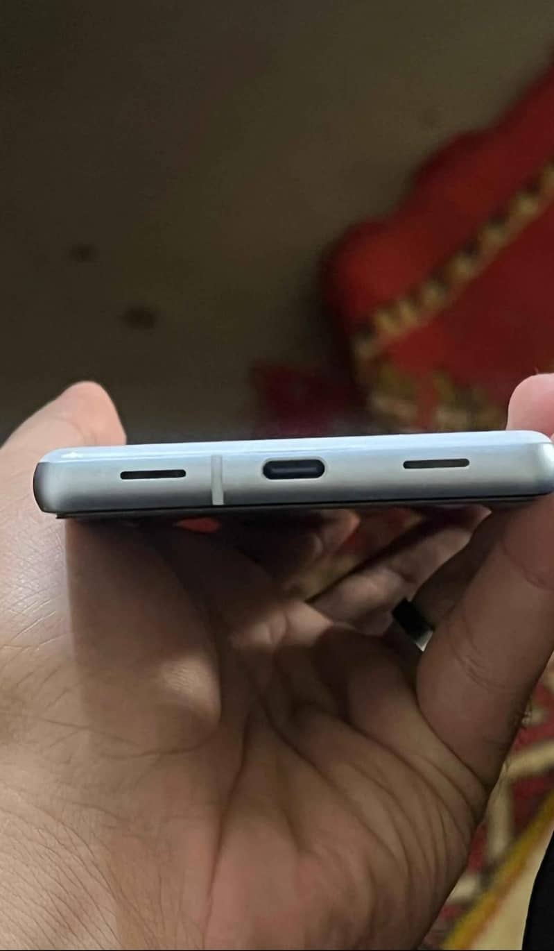 Google Pixel 7a 5