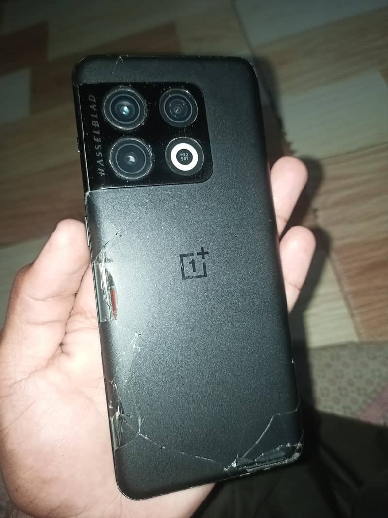 One Plus 10 Pro 4
