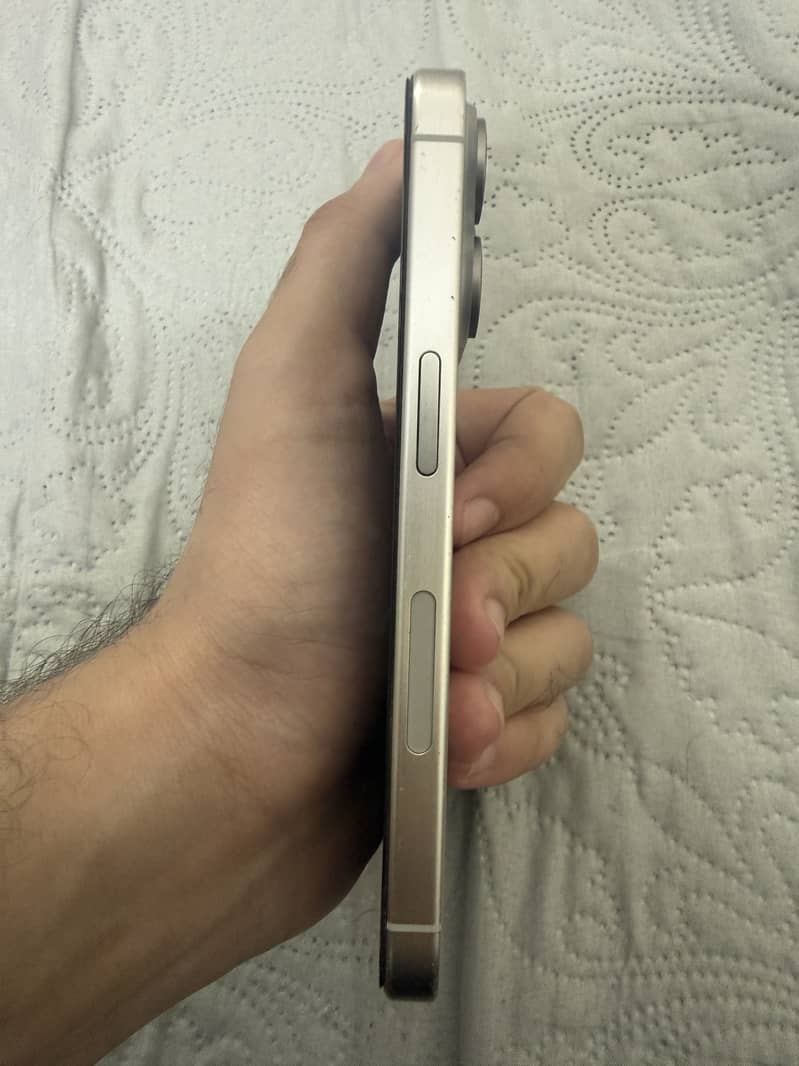 Apple iPhone 15 Pro 0