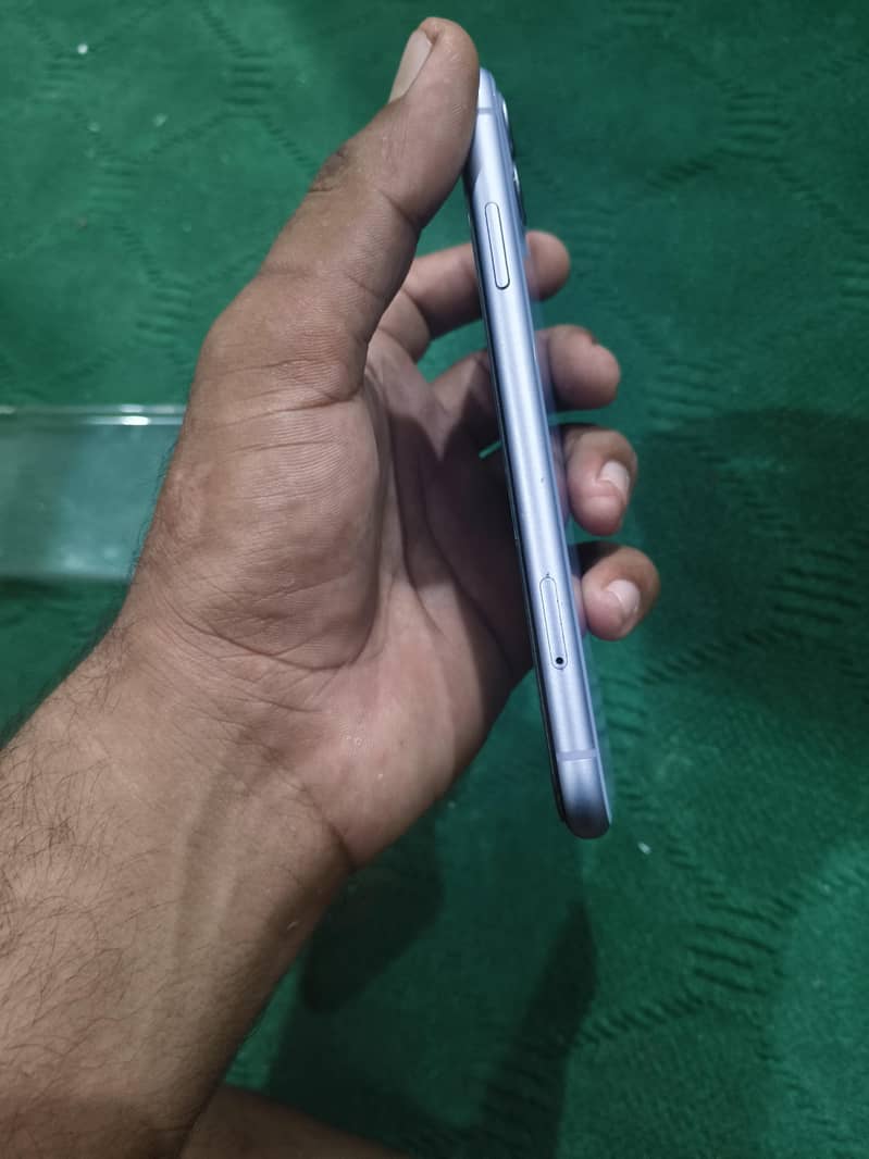 IPhone 11 4