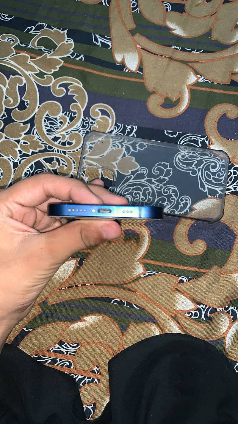 Apple iPhone 12 3