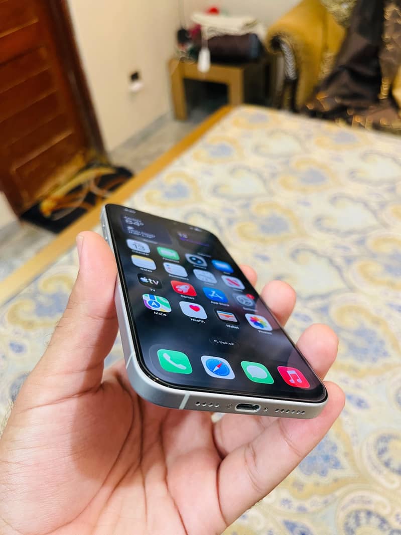 Apple iPhone 15 plus 1
